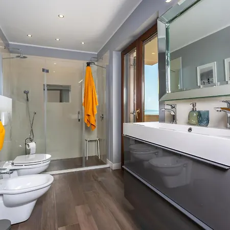 Stunning In With View *